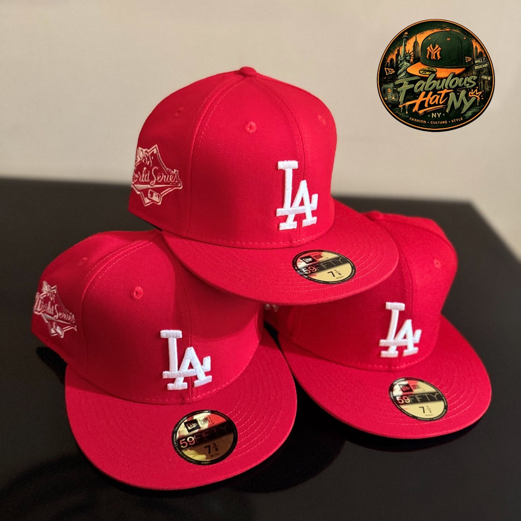 Gorra roja de los Dodgers de Los Ángeles cuenta con un parche conmemorativo del 50 aniversario del Juego de Estrellas de 1980 en el lateral.