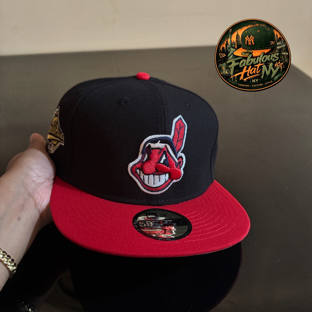 Gorra ajustada New Era 59FIFTY presenta el logotipo clásico de Chief Wahoo y un parche lateral del Campeonato Mundial de 1995.