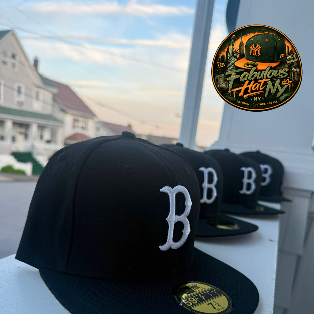 New Era 59Fifty negra presenta el logotipo "B" bordado en blanco de los Boston Red Sox en la parte delantera.